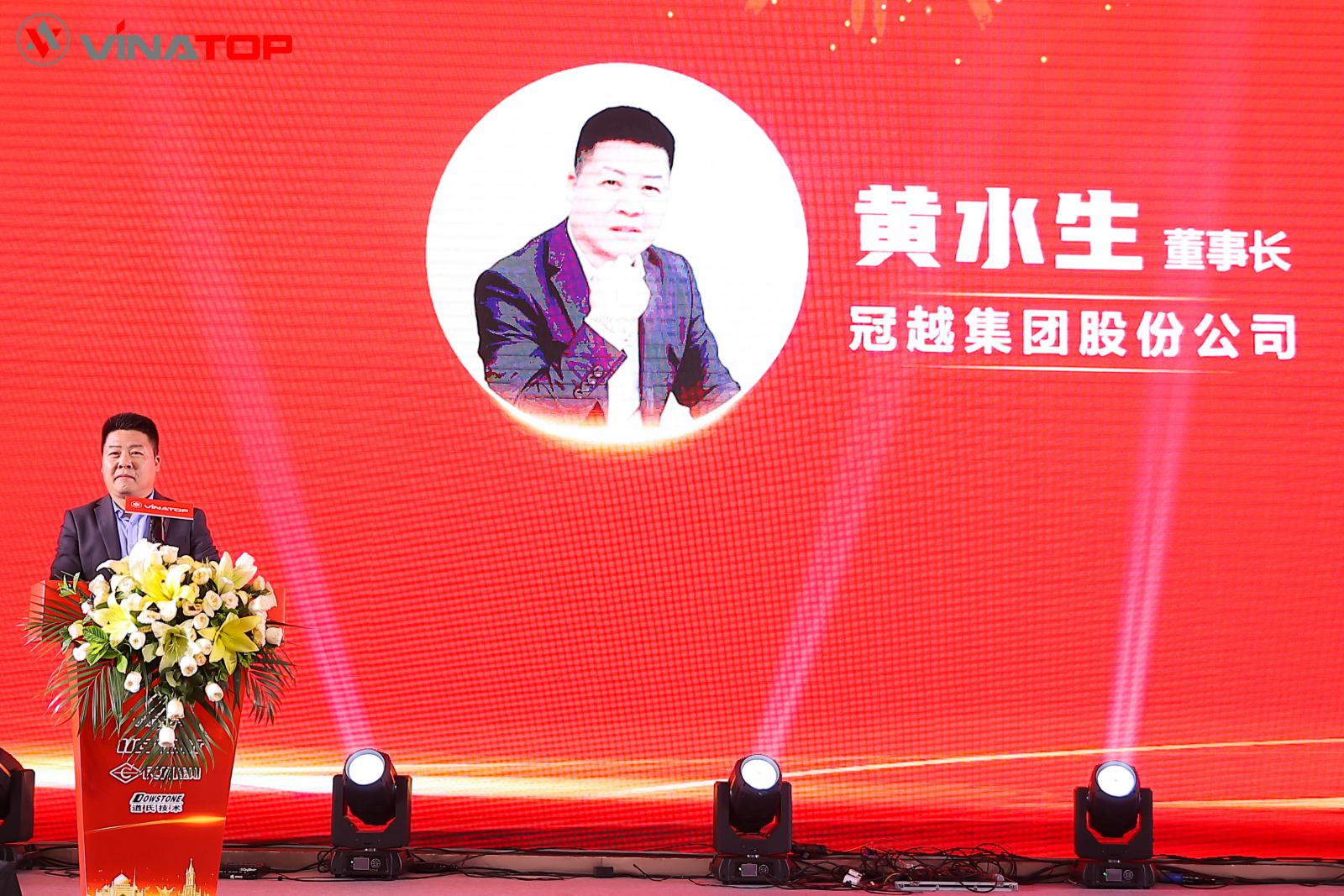 Ông Huang Shui Sheng - Chủ tịch HĐQT Công ty cổ phần tập đoàn Vina Top phát biểu tại đêm gala